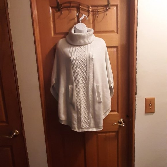 Turtleneck Poncho - Picture 5 of 5